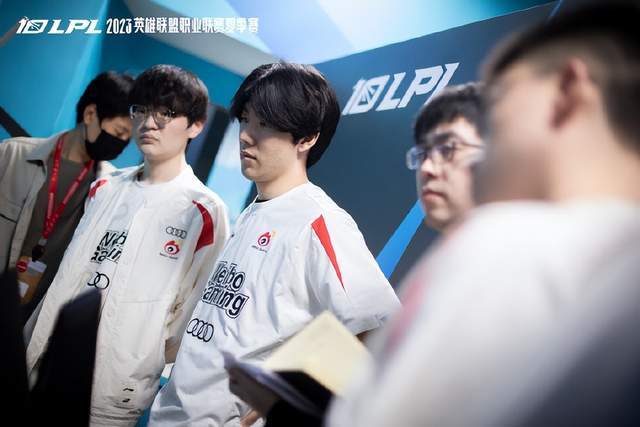 防守球员始 防守球员始